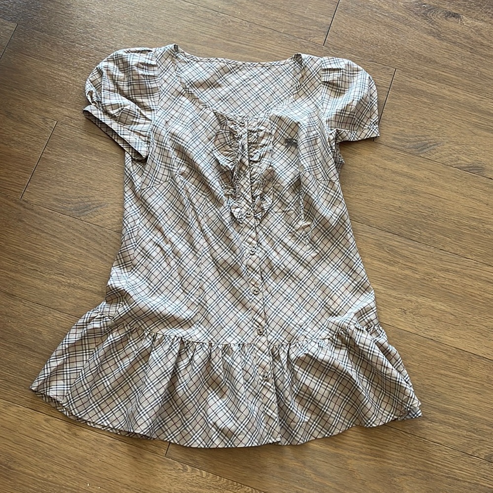 (Almost brand new) Burberry short sleeves ruffle shirt